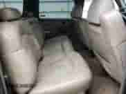 2000 Chevrolet Suburban LT z VIN 3GNFK16T2YG186019, wystawiony jako Copart lot #80008534 z przebiegiem 260 589 mil mil oraz Czysty tytuł • Clean title. Historia ofert i sprzedaży dostępna na DreamBid. Obrazek 11.