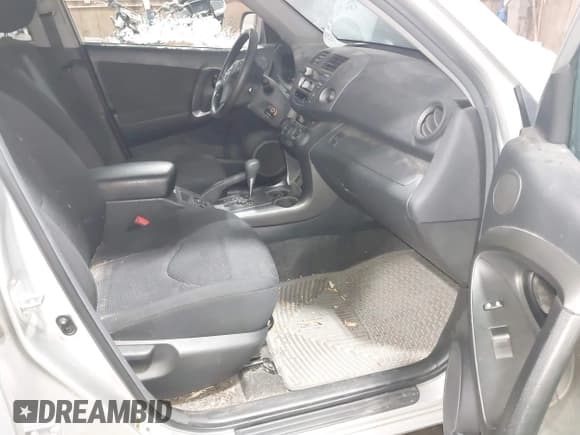 ✅ 2011 Toyota RAV4 Sport • VIN: 2T3RF4DV6BW155279 • Lot: 43925255. Wystawiony na IAAI z przebiegiem 288 640 mil. Bezpłatny archiwum sprzedaży aukcyjnych z USA i szczegółowy raport historii pojazdu na DreamBid. Zdjęcie 5.