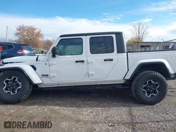 ✅ 2021 Jeep Gladiator Sport S • VIN: 1C6JJTAG0ML501738 • Lot: 43613648. Wystawiony na IAAI z przebiegiem 49 685 mil. Bezpłatny archiwum sprzedaży aukcyjnych z USA i szczegółowy raport historii pojazdu na DreamBid. Zdjęcie 15.