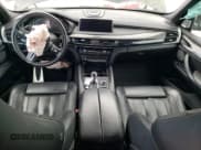 ✅ 2018 BMW X5 M • VIN: 5YMKT6C56J0Y83914 • Lot: 63685334. Wystawiony na Copart z przebiegiem 88 577 mil. Bezpłatny archiwum sprzedaży aukcyjnych z USA i szczegółowy raport historii pojazdu na DreamBid. Zdjęcie 8.