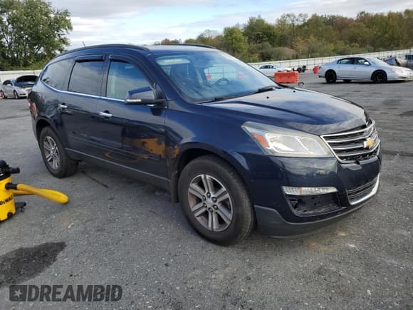 ✅ 2017 Chevrolet Traverse LT • VIN: 1GNKVGKD1HJ125699 • Lot: 87257945. Wystawiony na Copart z przebiegiem 155 937 mil. Bezpłatny archiwum sprzedaży aukcyjnych z USA i szczegółowy raport historii pojazdu na DreamBid. Zdjęcie 4.