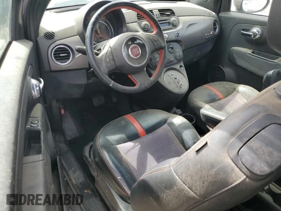 ✅ 2015 FIAT 500e • VIN: 3C3CFFGE1FT685481 • Lot: 81883605. Wystawiony na Copart z przebiegiem 92 275 mil. Bezpłatny archiwum sprzedaży aukcyjnych z USA i szczegółowy raport historii pojazdu na DreamBid. Zdjęcie 8.