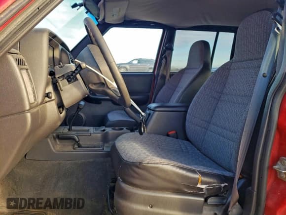 ✅ 2000 Jeep Cherokee • VIN: 1J4FF48S4YL120524 • Lot: 96563525. Listed on Copart with 162,156 mi. Free auction sales archive from the USA and detailed vehicle history report at DreamBid. Image 7.