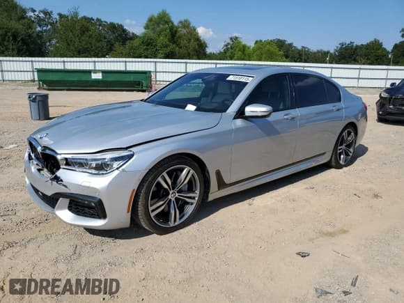 ✅ 2018 BMW 7 Series 750i • VIN: WBA7F0C5XJGM23968 • Лот: 71518115. Опубликован ранее на Copart с пробегом 64 569 миль. Бесплатный доступ к архиву аукционных продаж из США и подробный отчёт об истории автомобиля на DreamBid. Изображение 1.