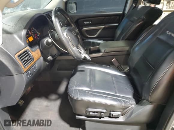 ✅ 2015 Nissan Armada Platinum • VIN: 5N1AA0NE5FN610635 • Лот: 86658775. Опубликован ранее на Copart с пробегом 157 758 миль. Бесплатный доступ к архиву аукционных продаж из США и подробный отчёт об истории автомобиля на DreamBid. Изображение 7.