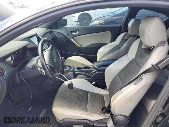 ✅ 2013 Hyundai Genesis Coupe 2.0T • VIN: KMHHT6KDXDU090393 • Lot: 68035815. Wystawiony na Copart z przebiegiem 142 236 mil. Bezpłatny archiwum sprzedaży aukcyjnych z USA i szczegółowy raport historii pojazdu na DreamBid. Zdjęcie 7.