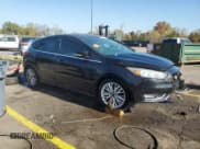 ✅ 2015 Ford Focus Titanium • VIN: 1FADP3N2XFL230263 • Lot: 86443185. Wystawiony na Copart z przebiegiem Nie podano. Bezpłatny archiwum sprzedaży aukcyjnych z USA i szczegółowy raport historii pojazdu na DreamBid. Zdjęcie 4.