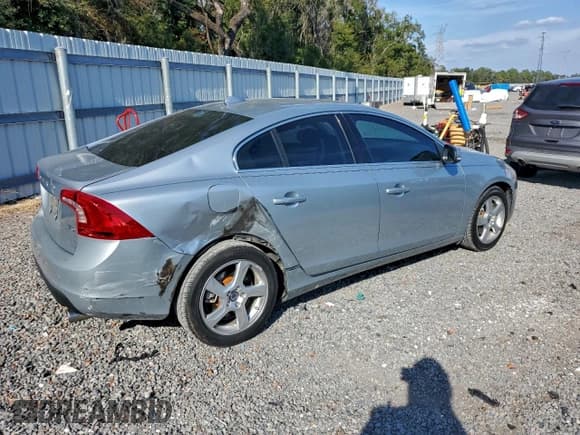 ✅ 2013 Volvo S60 T5 Premier • VIN: YV1612FS5D2173576 • Лот: 93962095. Опубликован ранее на Copart с пробегом 98 340 миль. Бесплатный доступ к архиву аукционных продаж из США и подробный отчёт об истории автомобиля на DreamBid. Изображение 3.