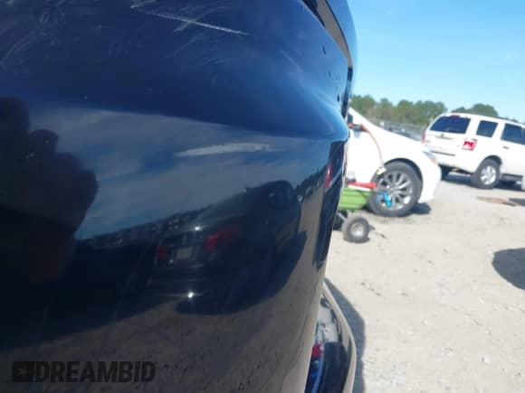 2021 Chevrolet Silverado 1500 RST z VIN 1GCUYEEL5MZ326680, wystawiony jako IAAI lot #43466338 z przebiegiem 47 457 mil mil oraz . Historia ofert i sprzedaży dostępna na DreamBid. Obrazek 6.