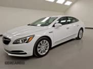 ✅ 2018 Buick LaCrosse Essence • VIN: 1G4ZP5SZ8JU121991 • Lot: 71727625. Wystawiony na Copart z przebiegiem 70 498 mil. Bezpłatny archiwum sprzedaży aukcyjnych z USA i szczegółowy raport historii pojazdu na DreamBid. Zdjęcie 1.