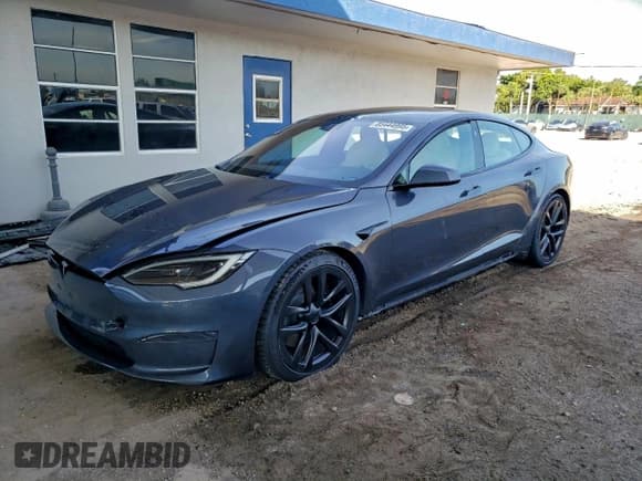 ✅ 2022 Tesla Model S • VIN: 5YJSA1E50NF486589 • Lot: 85444995. Wystawiony na Copart z przebiegiem 21 422 mil. Bezpłatny archiwum sprzedaży aukcyjnych z USA i szczegółowy raport historii pojazdu na DreamBid. Zdjęcie 1.