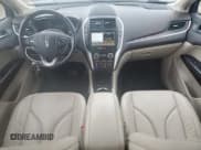 ✅ 2018 Lincoln MKC Reserve • VIN: 5LMCJ3D99JUL28797 • Lot: 68738295. Wystawiony na Copart z przebiegiem 69 332 mil. Bezpłatny archiwum sprzedaży aukcyjnych z USA i szczegółowy raport historii pojazdu na DreamBid. Zdjęcie 8.