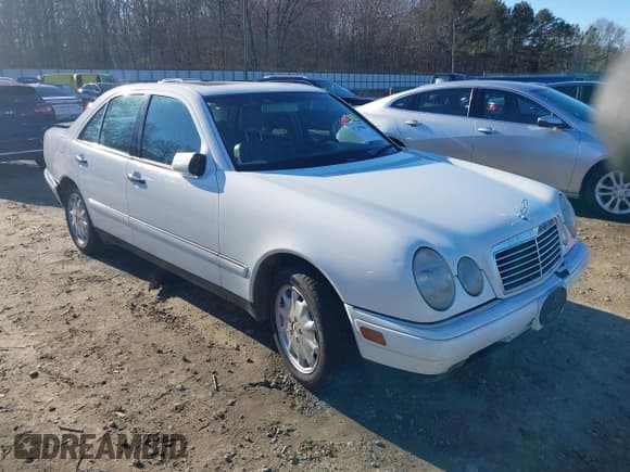 ✅ 1999 Mercedes-Benz E 320 • VIN: WDBJF82H0XX015778 • Lot: 41269886. Listed on IAAI with 184,011 mi. Free auction sales archive from the USA and detailed vehicle history report at DreamBid. Image 1.