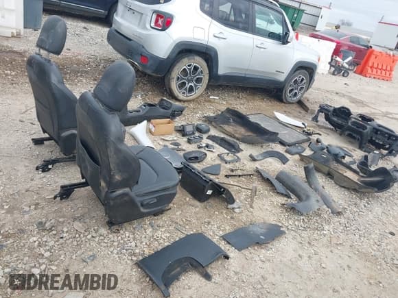 ✅ 2016 Jeep Renegade Limited • VIN: ZACCJADT3GPC85351 • Lot: 41697381. Listed on IAAI with Not provided. Free auction sales archive from the USA and detailed vehicle history report at DreamBid. Image 18.