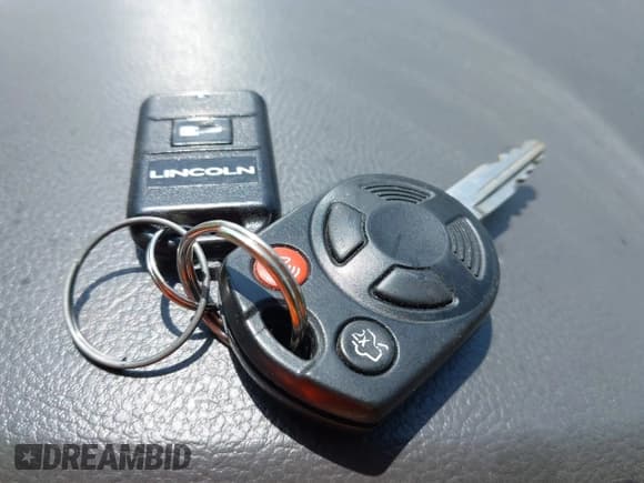 ✅ 2011 Lincoln MKZ • VIN: 3LNHL2GC3BR760511 • Lot: 43017002. Listed on IAAI with 132,637 mi. Free auction sales archive from the USA and detailed vehicle history report at DreamBid. Image 11.