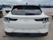 ✅ 2022 Ford Mustang Mach-E Premium • VIN: 3FMTK3RM5NMA26611 • Лот: 92500615. Опубликован ранее на Copart с пробегом 67 376 миль. Бесплатный доступ к архиву аукционных продаж из США и подробный отчёт об истории автомобиля на DreamBid. Изображение 6.