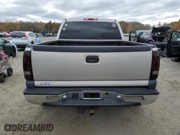 ✅ 2005 GMC Sierra 1500 SLE • VIN: 2GTEK13T851131765 • Lot: 89616945. Wystawiony na Copart z przebiegiem 219 455 mil. Bezpłatny archiwum sprzedaży aukcyjnych z USA i szczegółowy raport historii pojazdu na DreamBid. Zdjęcie 6.