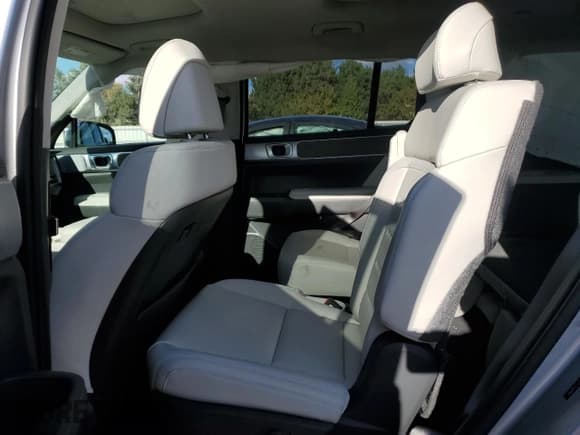 ✅ 2025 Hyundai Santa Fe Calligraphy • VIN: 5NMP5DGL1SH121176 • Lot: 87128355. Listed on Copart with 1,979 mi. Free auction sales archive from the USA and detailed vehicle history report at DreamBid. Image 11.