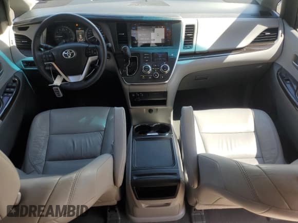 ✅ 2017 Toyota Sienna XLE Auto Access Seat • VIN: 5TDYZ3DC2HS817445 • Lot: 56551795. Wystawiony na Copart z przebiegiem 95 336 mil. Bezpłatny archiwum sprzedaży aukcyjnych z USA i szczegółowy raport historii pojazdu na DreamBid. Zdjęcie 8.