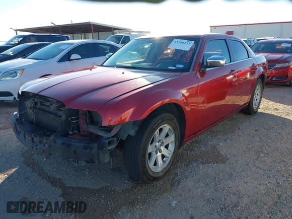 ✅ 2007 Chrysler 300 Touring • VIN: 2C3KA53G07H835327 • Lot: 43788233. Wystawiony na IAAI z przebiegiem 206 639 mil. Bezpłatny archiwum sprzedaży aukcyjnych z USA i szczegółowy raport historii pojazdu na DreamBid. Zdjęcie 2.