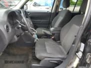 ✅ 2017 Jeep Patriot Latitude • VIN: 1C4NJRFB8HD175312 • Lot: 60723235. Wystawiony na Copart z przebiegiem 123 010 mil. Bezpłatny archiwum sprzedaży aukcyjnych z USA i szczegółowy raport historii pojazdu na DreamBid. Zdjęcie 7.