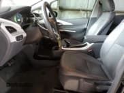 ✅ 2017 Chevrolet Bolt EV Premier • VIN: 1G1FX6S06H4132280 • Lot: 49010495. Wystawiony na Copart z przebiegiem 72 197 mil. Bezpłatny archiwum sprzedaży aukcyjnych z USA i szczegółowy raport historii pojazdu na DreamBid. Zdjęcie 7.