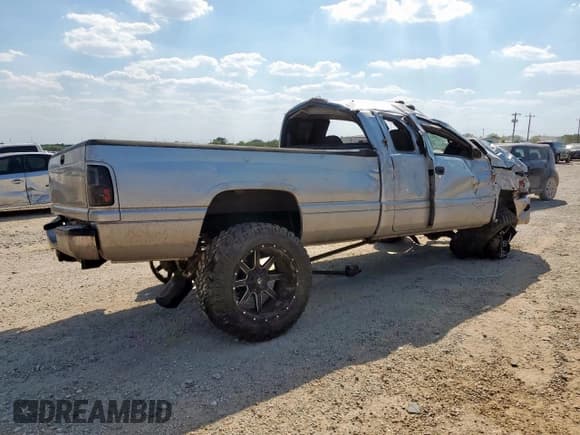 ✅ 2002 Dodge 2500 • VIN: 3B7KF23662M303237 • Лот: 84216045. Опубликован ранее на Copart с пробегом Не указан. Бесплатный доступ к архиву аукционных продаж из США и подробный отчёт об истории автомобиля на DreamBid. Изображение 3.