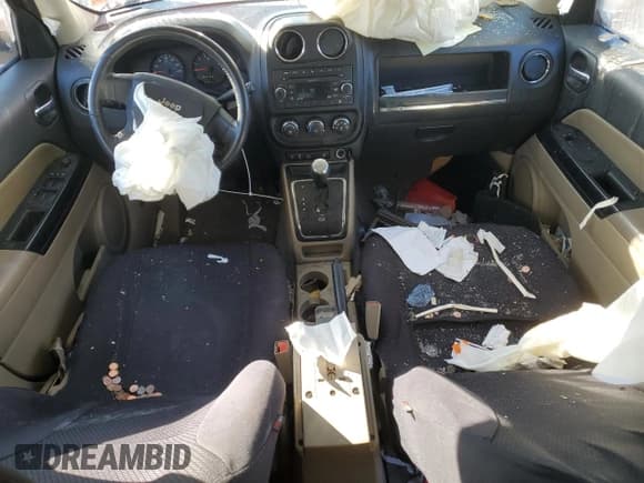 ✅ 2010 Jeep Patriot Latitude • VIN: 1J4NT1GB7AD625557 • Lot: 41841145. Listed on Copart with 111,669 mi. Free auction sales archive from the USA and detailed vehicle history report at DreamBid. Image 8.