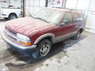 ✅ 1998 Chevrolet Blazer LT • VIN: 1GNDT13W5W2295891 • Lot: 41820682. Wystawiony na IAAI z przebiegiem 101 506 mil. Bezpłatny archiwum sprzedaży aukcyjnych z USA i szczegółowy raport historii pojazdu na DreamBid. Zdjęcie 2.
