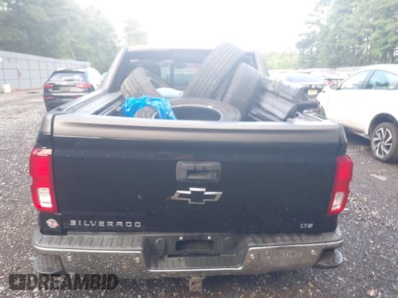 ✅ 2018 Chevrolet Silverado 1500 LTZ • VIN: 3GCUKSEC8JG100483 • Lot: 42757544. Wystawiony na IAAI z przebiegiem 88 136 mil. Bezpłatny archiwum sprzedaży aukcyjnych z USA i szczegółowy raport historii pojazdu na DreamBid. Zdjęcie 16.