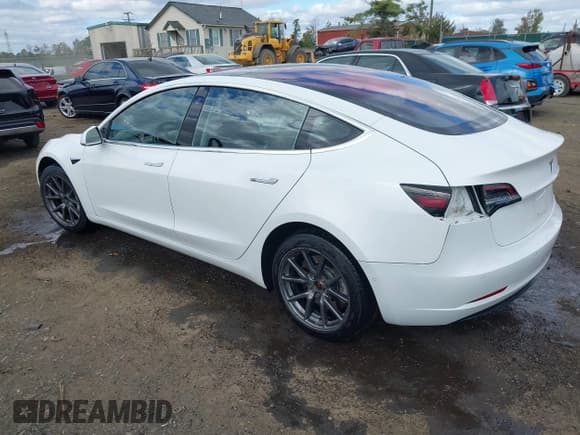 ✅ 2018 Tesla Model 3 Long Range Battery • VIN: 5YJ3E1EA3JF023264 • Lot: 43398568. Wystawiony na IAAI z przebiegiem 68 348 mil. Bezpłatny archiwum sprzedaży aukcyjnych z USA i szczegółowy raport historii pojazdu na DreamBid. Zdjęcie 3.