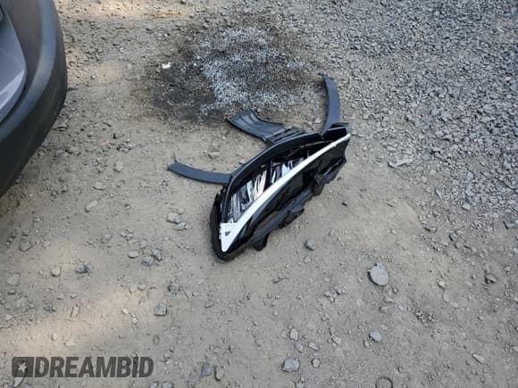 ✅ 2021 Volkswagen ID.4 Pro • VIN: WVGJNPE28MP062828 • Lot: 72090525. Listed on Copart with 19,771 mi. Free auction sales archive from the USA and detailed vehicle history report at DreamBid. Image 13.