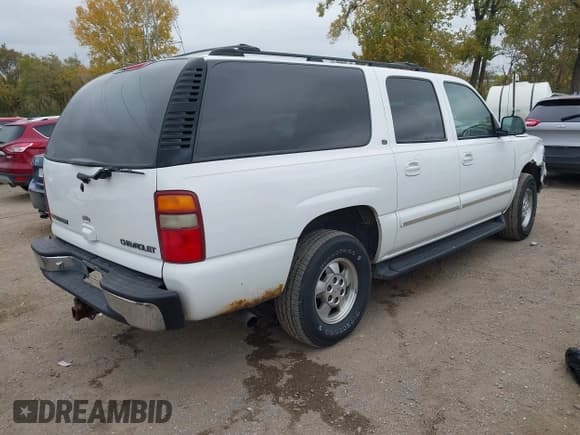 ✅ 2001 Chevrolet Suburban LT • VIN: 3GNEC16T51G284752 • Lot: 43535387. Listed on IAAI with 196,808 mi. Free auction sales archive from the USA and detailed vehicle history report at DreamBid. Image 4.