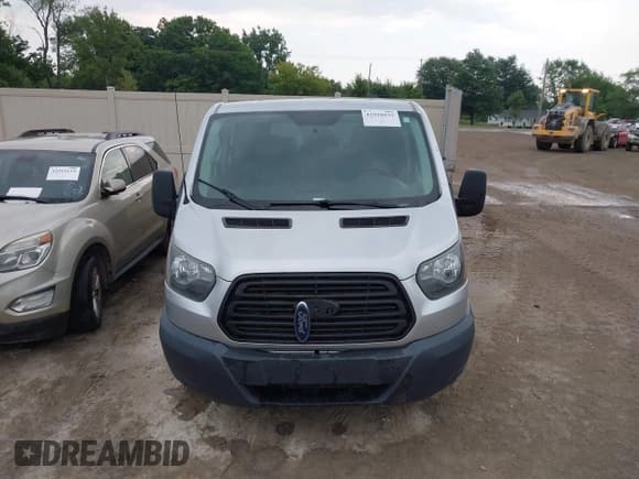 ✅ 2015 Ford Transit XL • VIN: 1FMZK1YMXFKA05407 • Lot: 42920935. Wystawiony na IAAI z przebiegiem 149 168 mil. Bezpłatny archiwum sprzedaży aukcyjnych z USA i szczegółowy raport historii pojazdu na DreamBid. Zdjęcie 12.