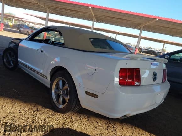 ✅ 2005 Ford Mustang GT Deluxe • VIN: 1ZVHT85H055248991 • Лот: 43541903. Опубликован ранее на IAAI с пробегом 120 990 миль. Бесплатный доступ к архиву аукционных продаж из США и подробный отчёт об истории автомобиля на DreamBid. Изображение 3.