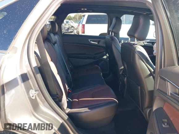 ✅ 2022 Ford Edge Titanium • VIN: 2FMPK4K99NBA38498 • Lot: 43569970. Wystawiony na IAAI z przebiegiem 10 405 mil. Bezpłatny archiwum sprzedaży aukcyjnych z USA i szczegółowy raport historii pojazdu na DreamBid. Zdjęcie 8.