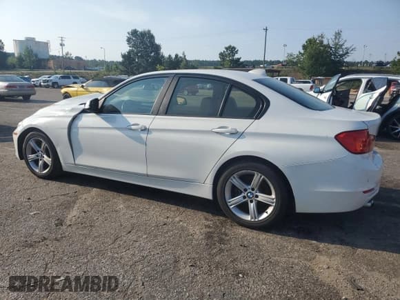 ✅ 2015 BMW 3 Series 328i • VIN: WBA3A5G54FNS91412 • Лот: 62335805. Опубликован ранее на Copart с пробегом 150 544 миль. Бесплатный доступ к архиву аукционных продаж из США и подробный отчёт об истории автомобиля на DreamBid. Изображение 2.