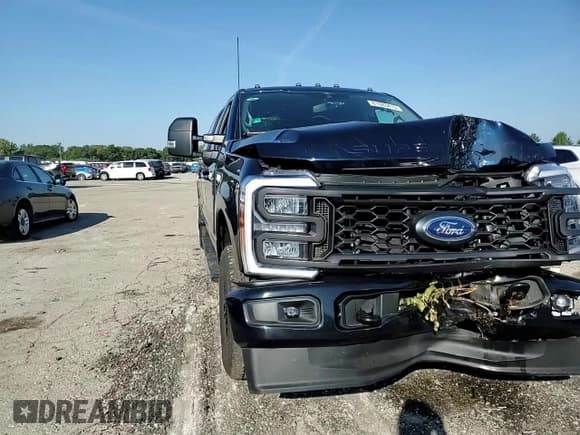 ✅ 2023 Ford F-350 XLT • VIN: 1FT8W3BN3PEC98441 • Лот: 81083415. Опубликован ранее на Copart с пробегом Не указан. Бесплатный доступ к архиву аукционных продаж из США и подробный отчёт об истории автомобиля на DreamBid. Изображение 13.