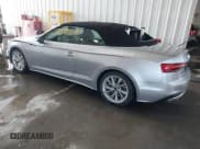 ✅ 2022 Audi A5 Cabriolet Premium • VIN: WAU2AGF58NN004984 • Lot: 41605019. Wystawiony na IAAI z przebiegiem 56 415 mil. Bezpłatny archiwum sprzedaży aukcyjnych z USA i szczegółowy raport historii pojazdu na DreamBid. Zdjęcie 3.