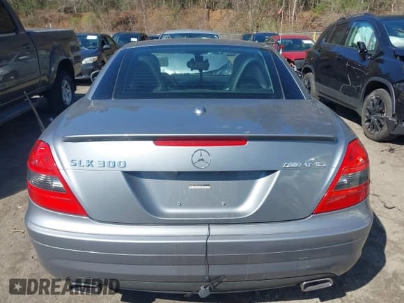 ✅ 2011 Mercedes-Benz SLK 300 • VIN: WDBWK5EA5BF239416 • Lot: 42048520. Listed on IAAI with 57,454 mi. Free auction sales archive from the USA and detailed vehicle history report at DreamBid. Image 16.
