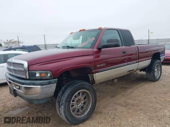 ✅ 2001 Dodge 2500 • VIN: 1B7KF23661J550611 • Lot: 43466592. Wystawiony na IAAI z przebiegiem 223 666 mil. Bezpłatny archiwum sprzedaży aukcyjnych z USA i szczegółowy raport historii pojazdu na DreamBid. Zdjęcie 2.