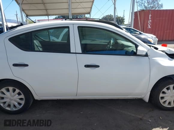 ✅ 2017 Nissan Versa S Plus • VIN: 3N1CN7AP3HL833070 • Lot: 43537635. Listed on IAAI with 40,401 mi. Free auction sales archive from the USA and detailed vehicle history report at DreamBid. Image 13.