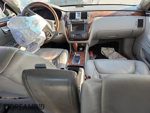 ✅ 2010 Cadillac DTS 1SD • VIN: 1G6KH5EY6AU134988 • Lot: 81440605. Wystawiony na Copart z przebiegiem Nie podano. Bezpłatny archiwum sprzedaży aukcyjnych z USA i szczegółowy raport historii pojazdu na DreamBid. Zdjęcie 8.