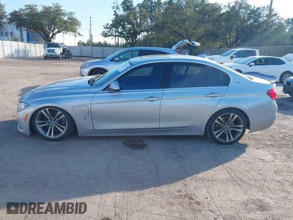 ✅ 2017 BMW 3 Series 330e • VIN: WBA8E1C31HA029655 • Lot: 43720229. Listed on IAAI with 96,416 mi. Free auction sales archive from the USA and detailed vehicle history report at DreamBid. Image 14.