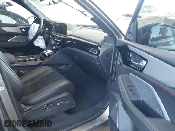 ✅ 2025 Acura MDX w/A-Spec Package • VIN: 5J8YE1H05SL009519 • Lot: 43384917. Listed on IAAI with 19,735 mi. Free auction sales archive from the USA and detailed vehicle history report at DreamBid. Image 5.