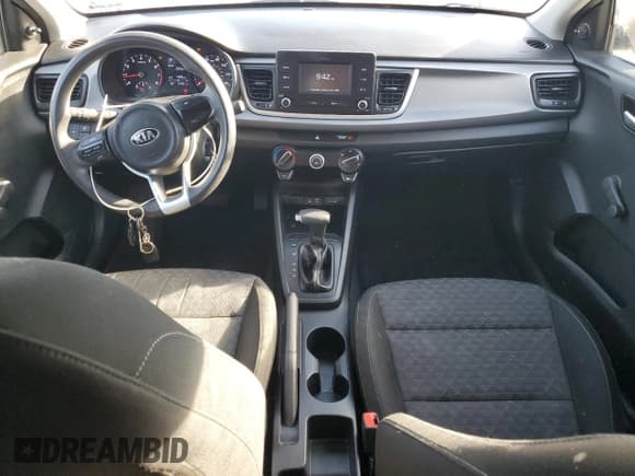 ✅ 2018 Kia Rio S • VIN: 3KPA25AB8JE090762 • Lot: 92921415. Wystawiony na Copart z przebiegiem 104 801 mil. Bezpłatny archiwum sprzedaży aukcyjnych z USA i szczegółowy raport historii pojazdu na DreamBid. Zdjęcie 8.