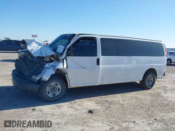✅ 2015 Chevrolet Express Passenger 1LS • VIN: 1GAZGZFG0F1156773 • Lot: 43567680. Wystawiony na IAAI z przebiegiem 198 793 mil. Bezpłatny archiwum sprzedaży aukcyjnych z USA i szczegółowy raport historii pojazdu na DreamBid. Zdjęcie 15.