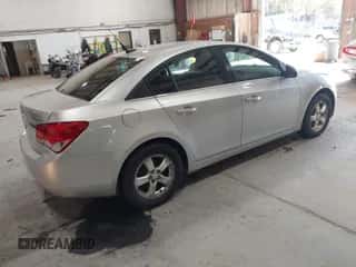 2011 Chevrolet Cruze 1LT z VIN 1G1PF5S90B7253280, wystawiony jako IAAI lot #43623135 z przebiegiem 181 798 mil mil oraz . Historia ofert i sprzedaży dostępna na DreamBid. Obrazek 4.