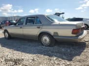 ✅ 1988 Mercedes-Benz 560 • VIN: WDBCA39D4JA389043 • Lot: 61840755. Wystawiony na Copart z przebiegiem 94 327 mil. Bezpłatny archiwum sprzedaży aukcyjnych z USA i szczegółowy raport historii pojazdu na DreamBid. Zdjęcie 2.