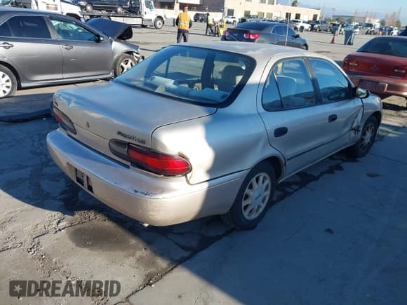 ✅ 1995 Chevrolet Prizm • VIN: 1Y1SK5283SZ021860 • Lot: 43917334. Wystawiony na IAAI z przebiegiem 242 285 mil. Bezpłatny archiwum sprzedaży aukcyjnych z USA i szczegółowy raport historii pojazdu na DreamBid. Zdjęcie 4.